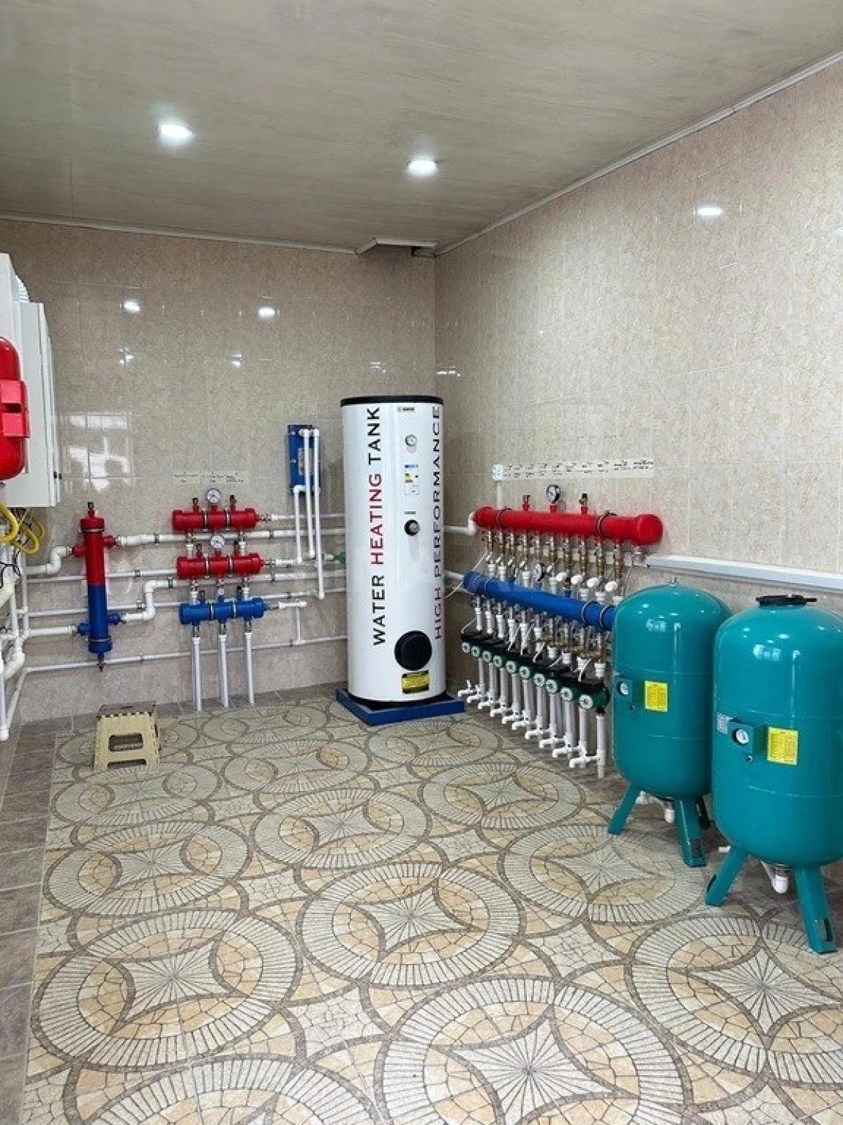 Satılır 10 otaqlı həyət evi 1000 m²