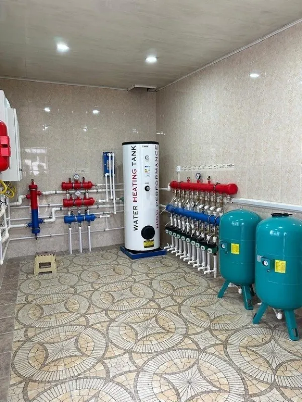 Satılır 10 otaqlı həyət evi 1000 m²