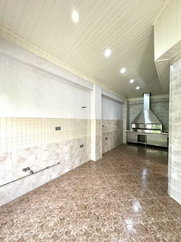 Satılır 10 otaqlı həyət evi 1000 m²