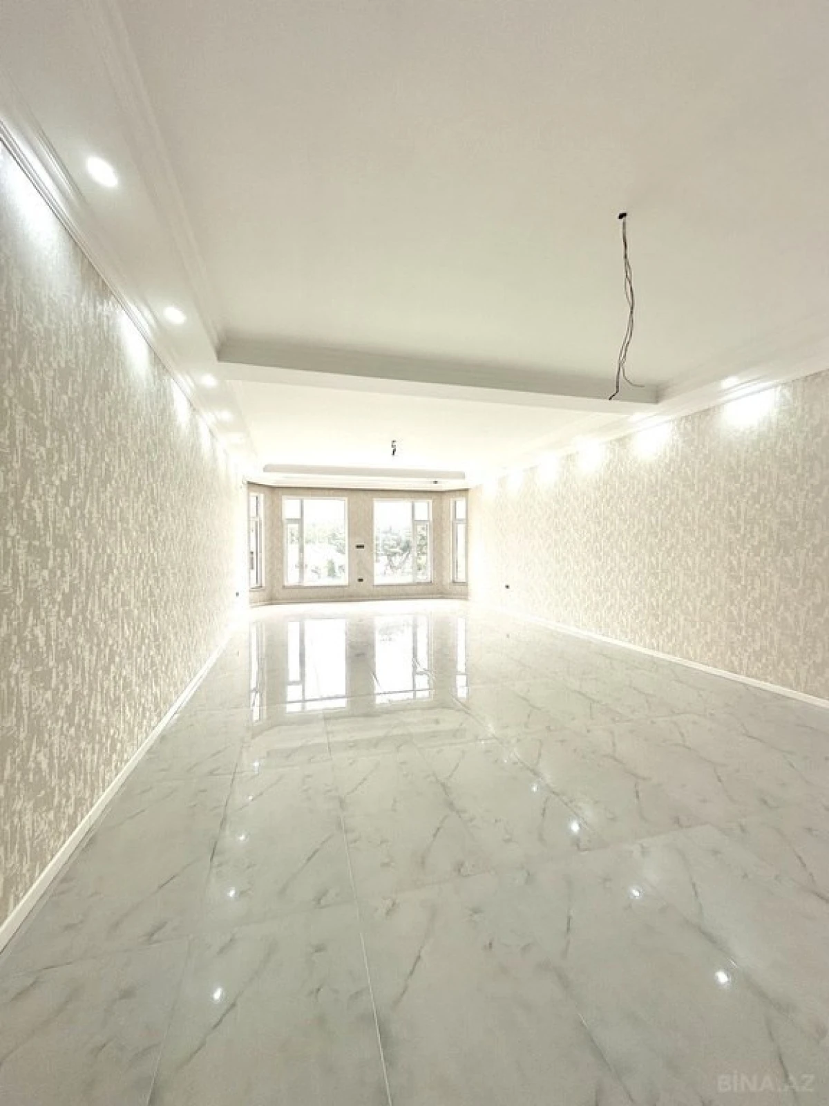 Satılır 10 otaqlı həyət evi 1000 m²