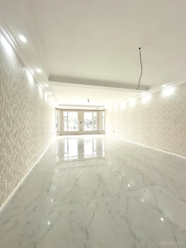 Satılır 10 otaqlı həyət evi 1000 m²