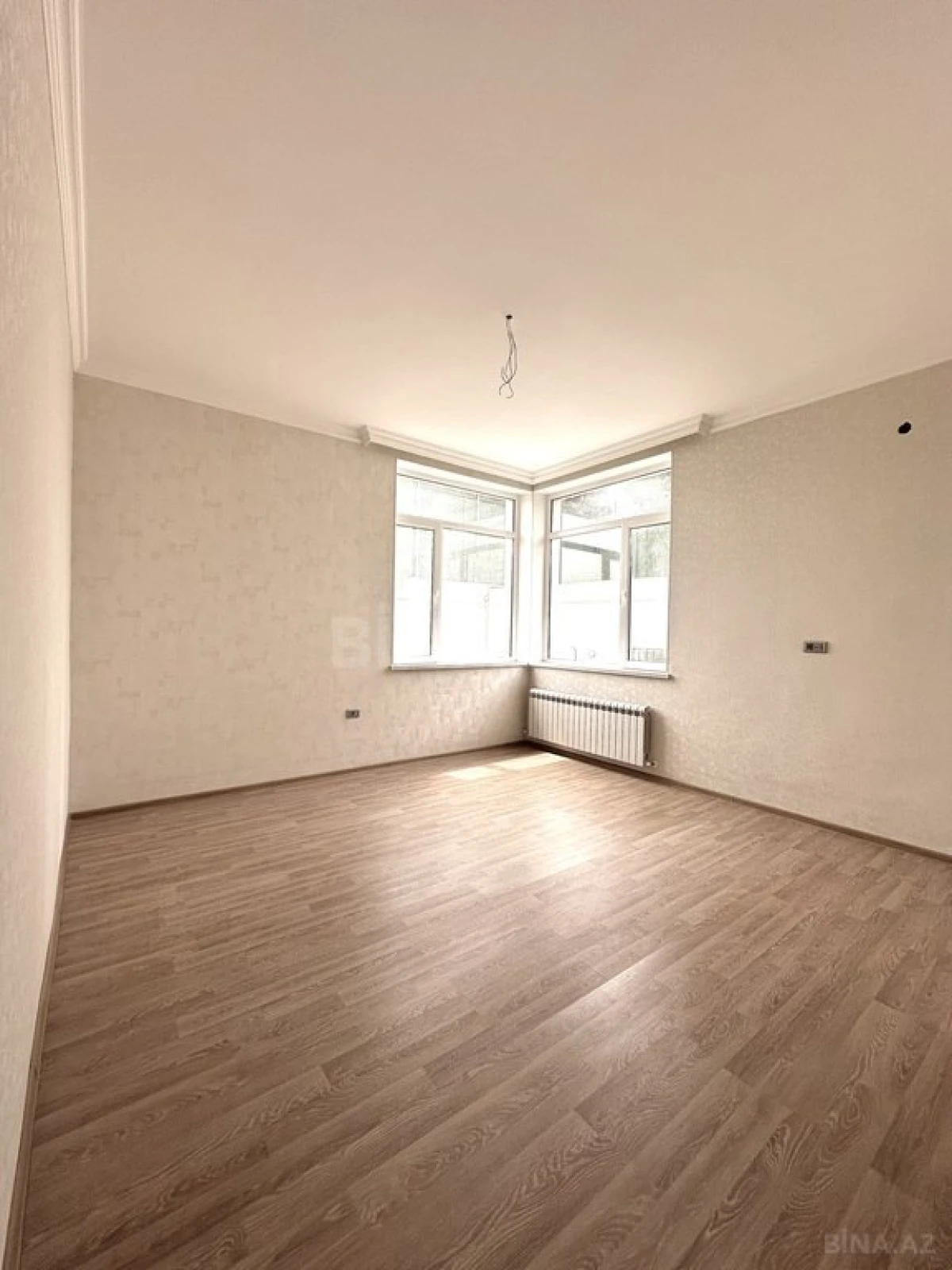 Satılır 10 otaqlı həyət evi 1000 m²