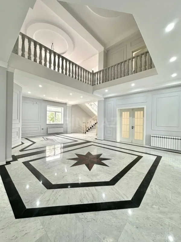 Satılır 10 otaqlı həyət evi 1000 m²