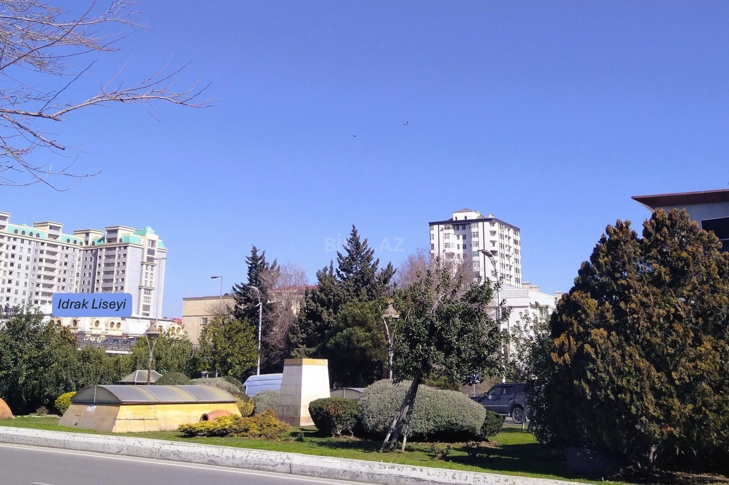 Satılır 4 otaqlı mənzil 132 m²