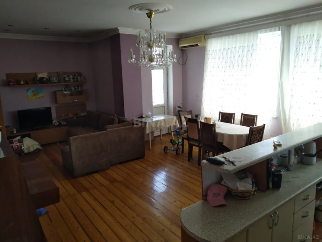 Satılır 4 otaqlı mənzil 132 m²