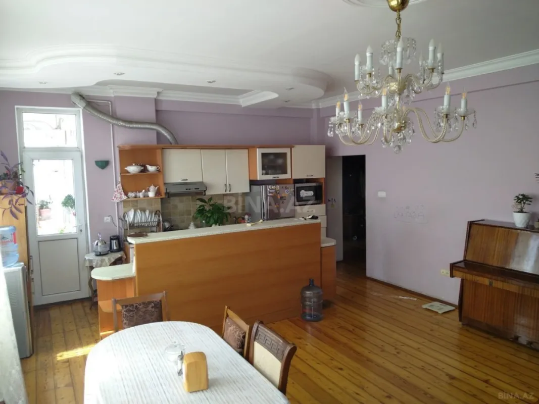 Satılır 4 otaqlı mənzil 132 m²