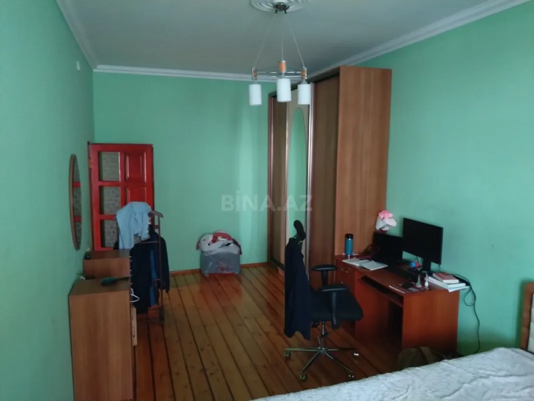Satılır 4 otaqlı mənzil 132 m²
