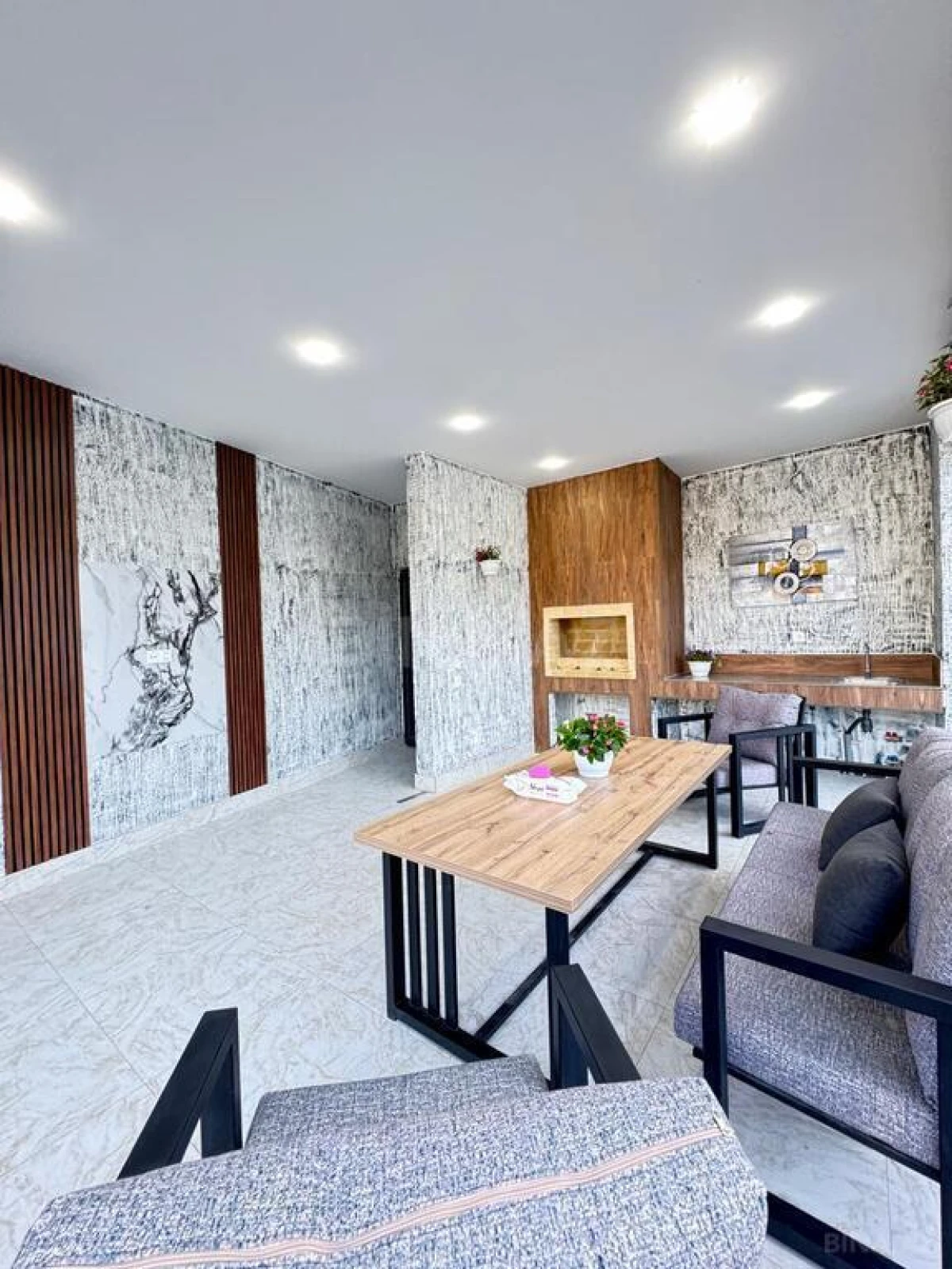 Satılır 5 otaqlı həyət evi 220 m²
