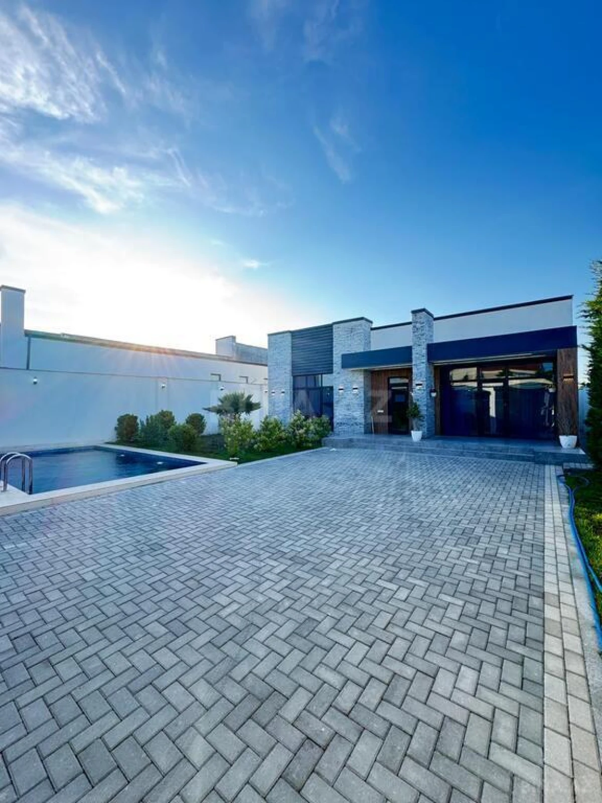 Satılır 5 otaqlı həyət evi 220 m²