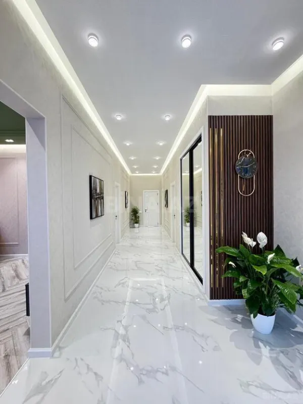 Satılır 5 otaqlı həyət evi 220 m²