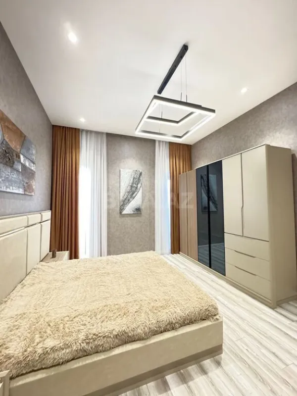 Satılır 5 otaqlı həyət evi 220 m²