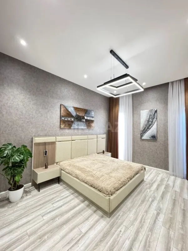 Satılır 5 otaqlı həyət evi 220 m²