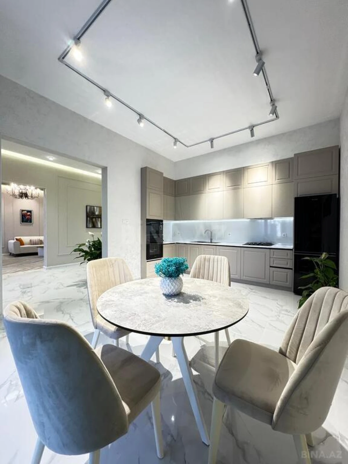 Satılır 5 otaqlı həyət evi 220 m²