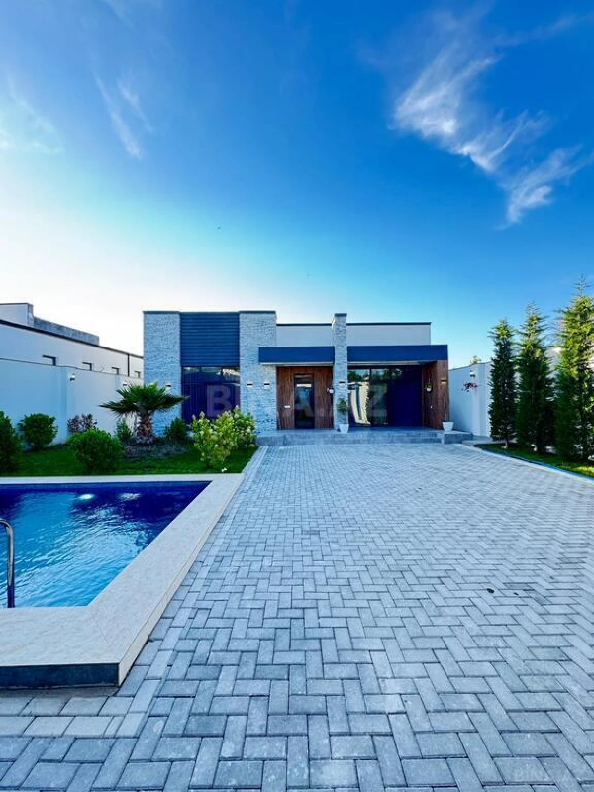 Satılır 5 otaqlı həyət evi 220 m²