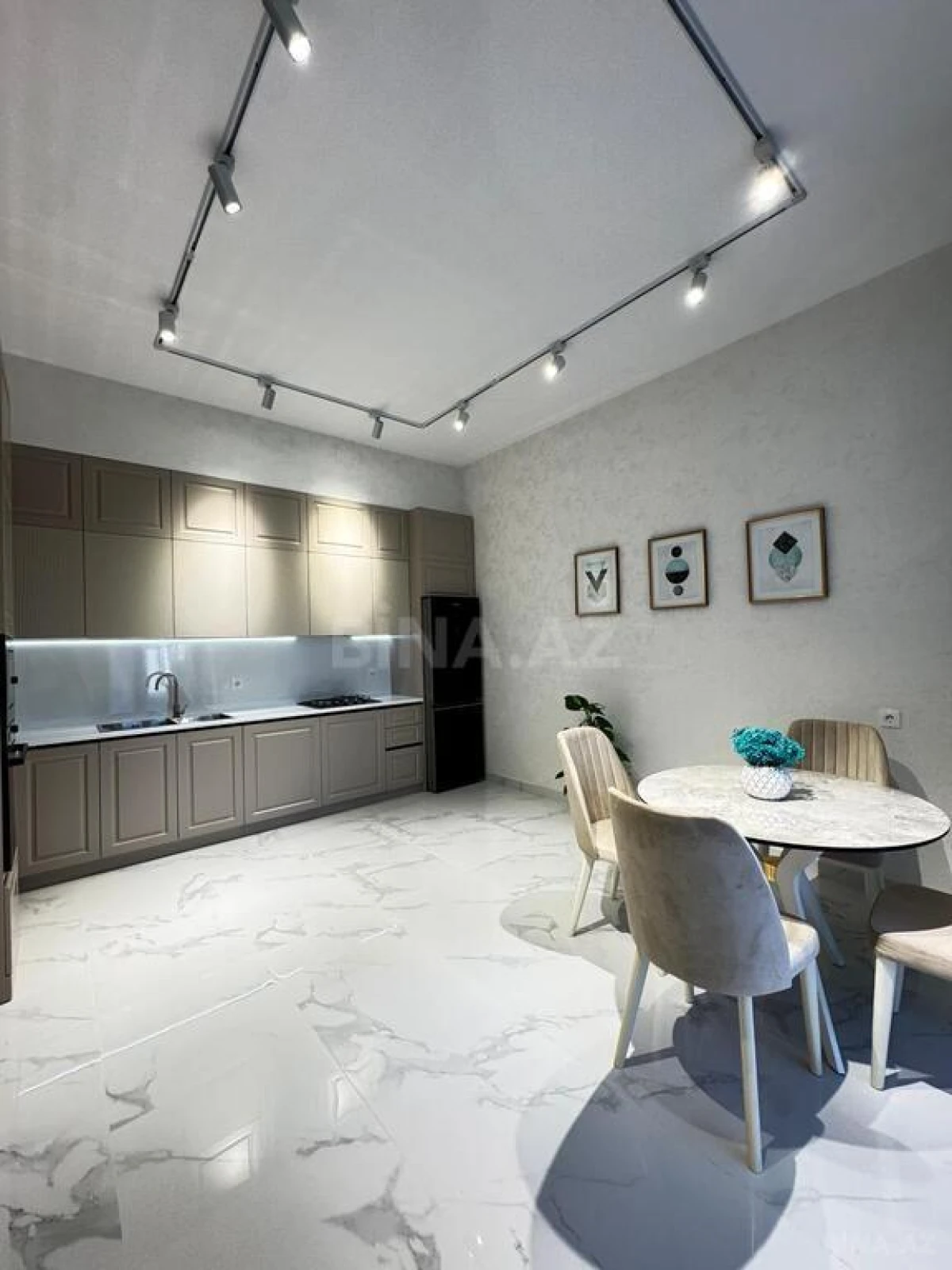 Satılır 5 otaqlı həyət evi 220 m²