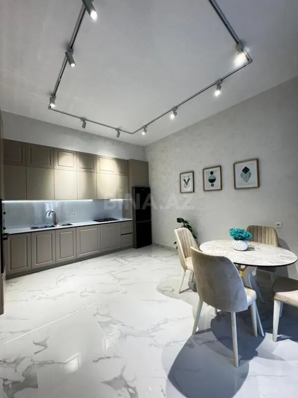 Satılır 5 otaqlı həyət evi 220 m²