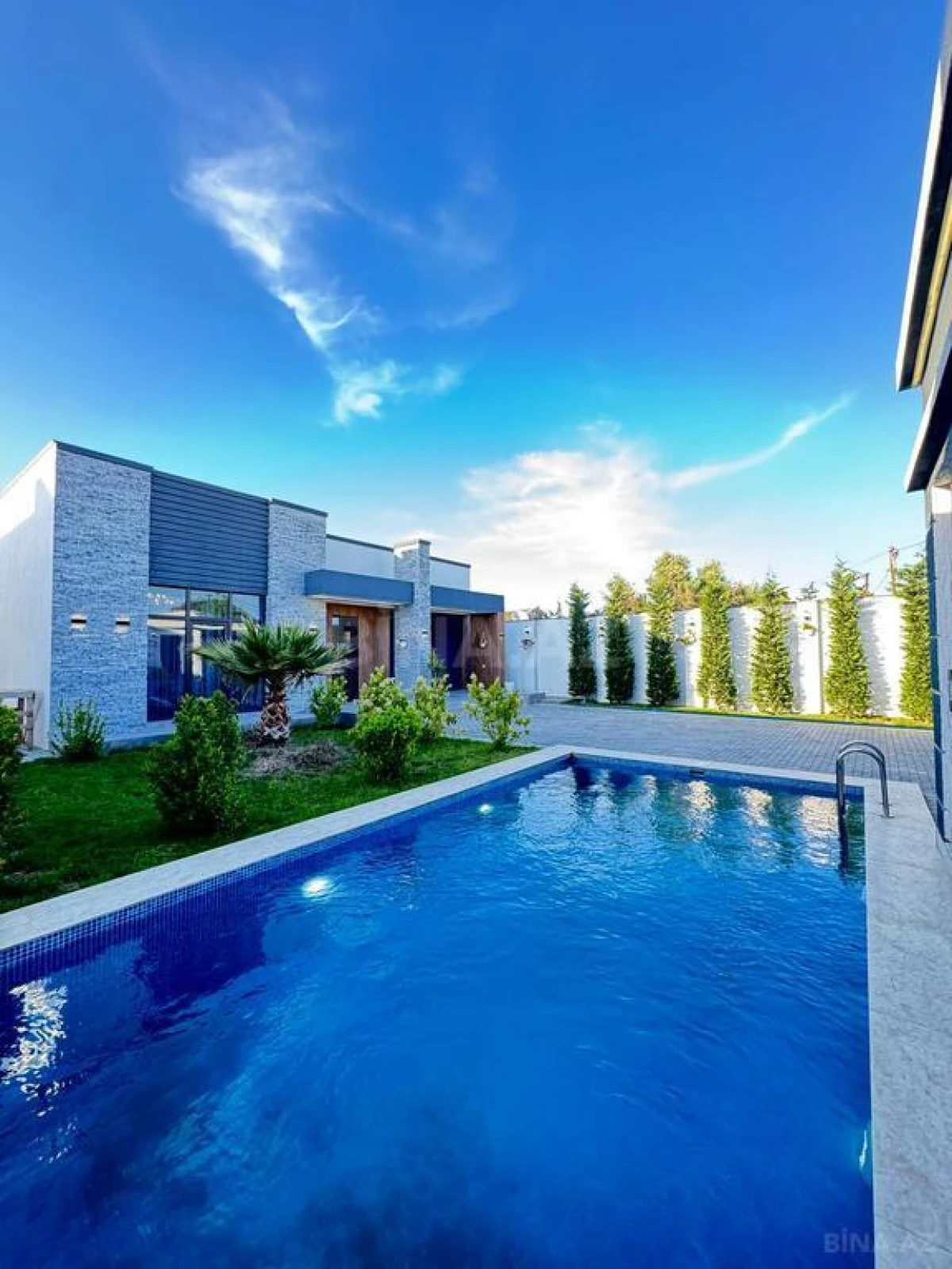 Satılır 5 otaqlı həyət evi 220 m²