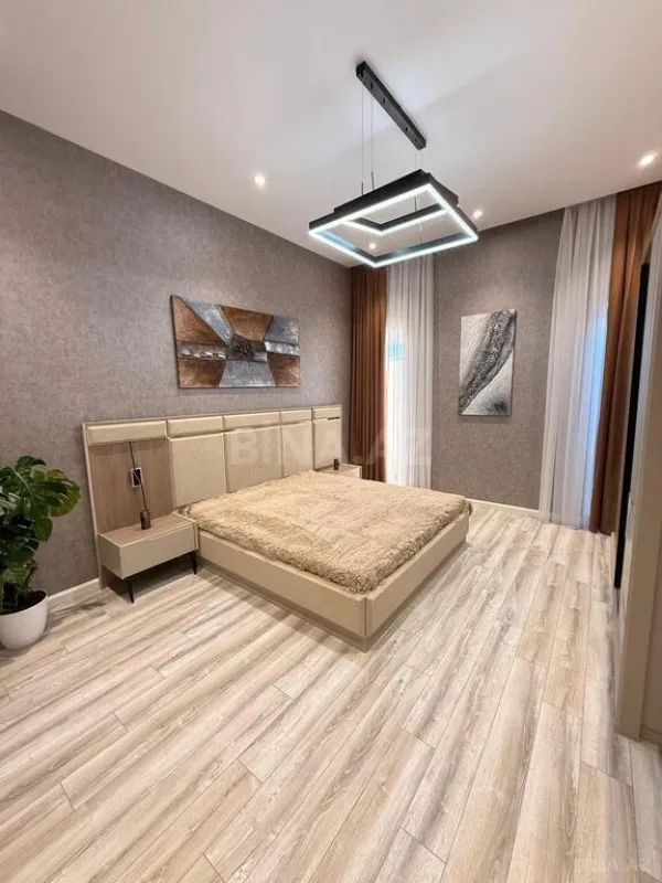 Satılır 5 otaqlı həyət evi 220 m²