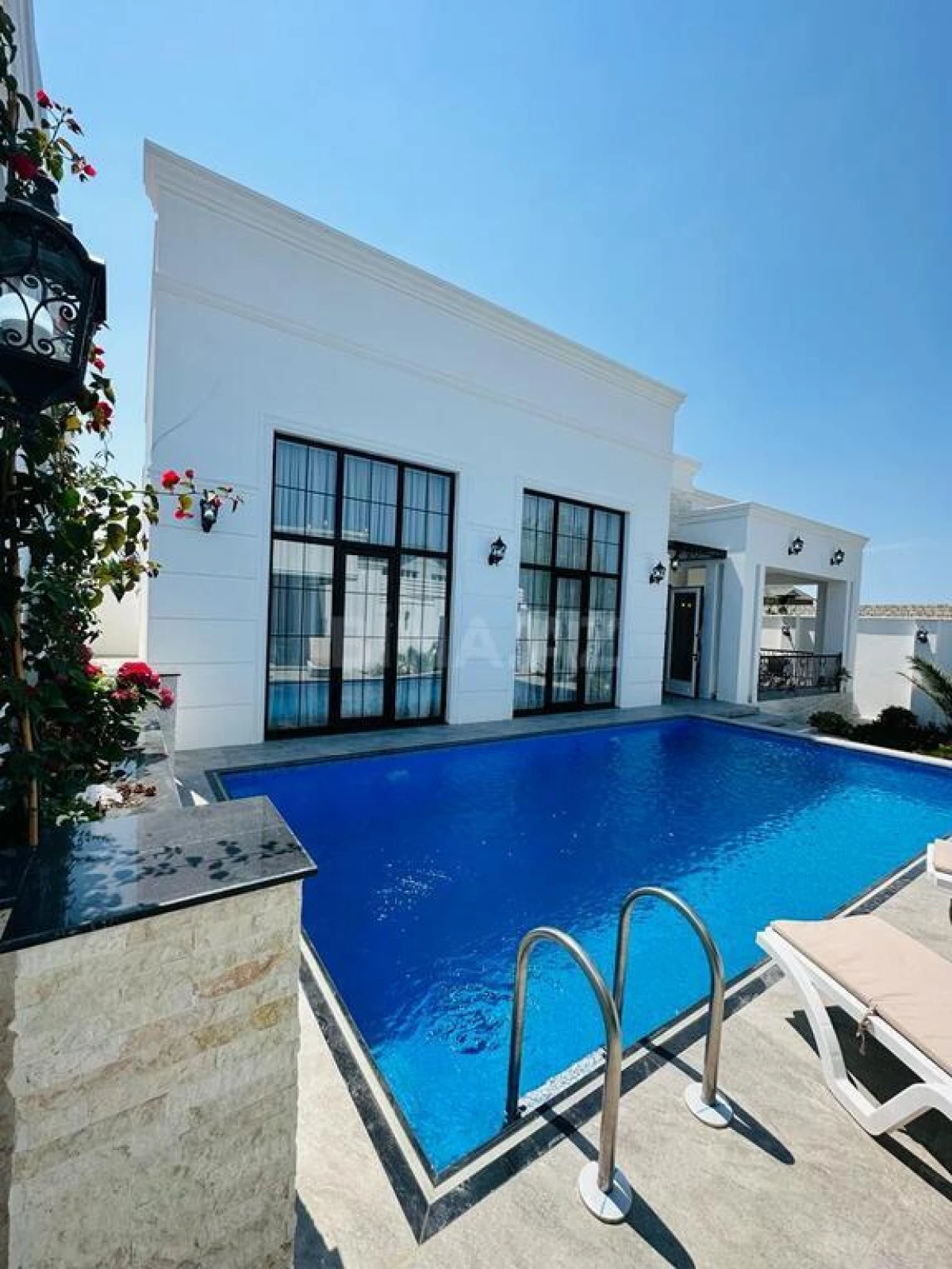 Kirayə verilir 4 otaqlı həyət evi 240 m²