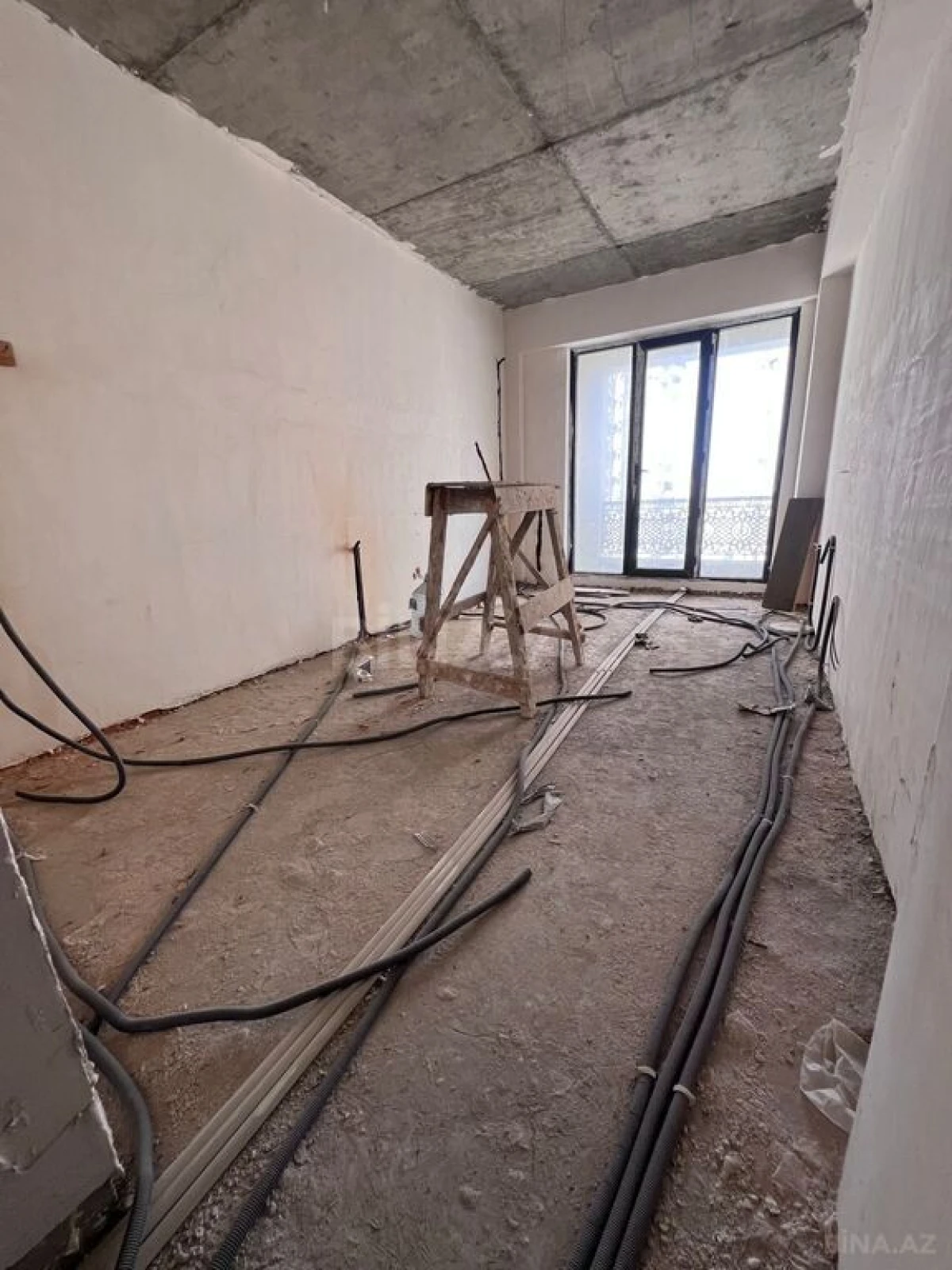 Satılır 3 otaqlı mənzil 121 m²