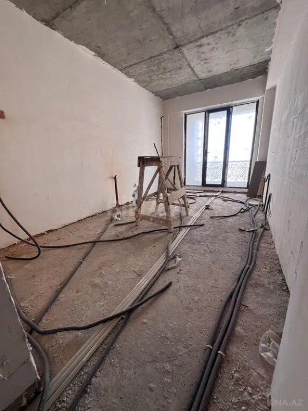 Satılır 3 otaqlı mənzil 121 m²