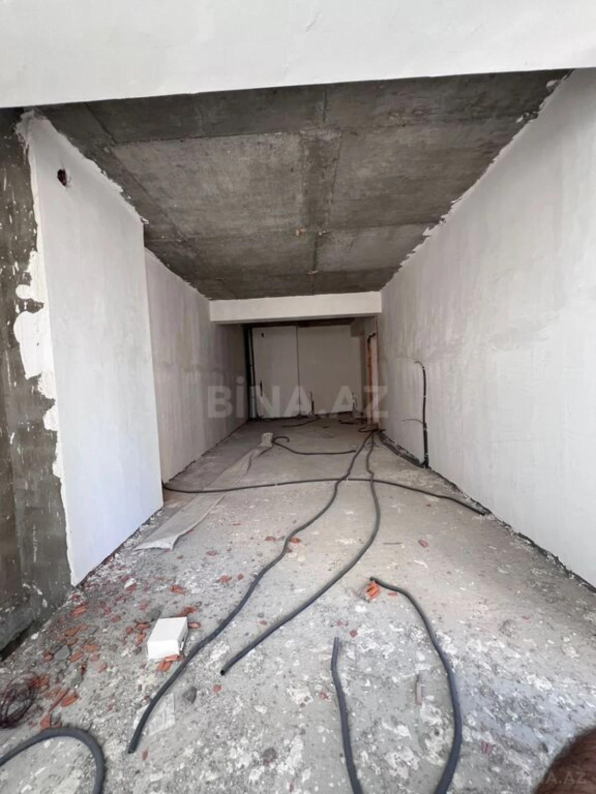 Satılır 3 otaqlı mənzil 121 m²