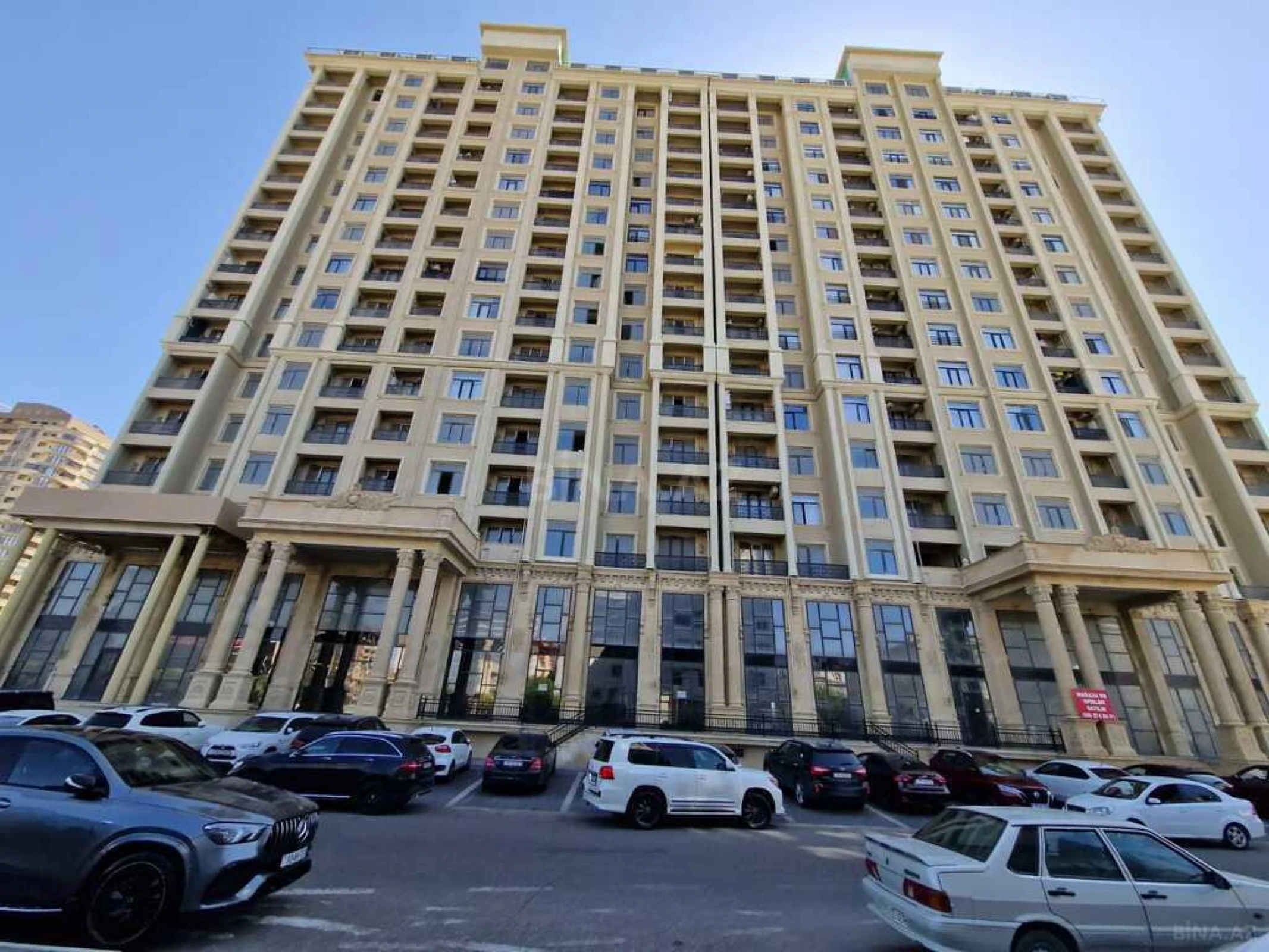 Satılır 3 otaqlı mənzil 121 m²