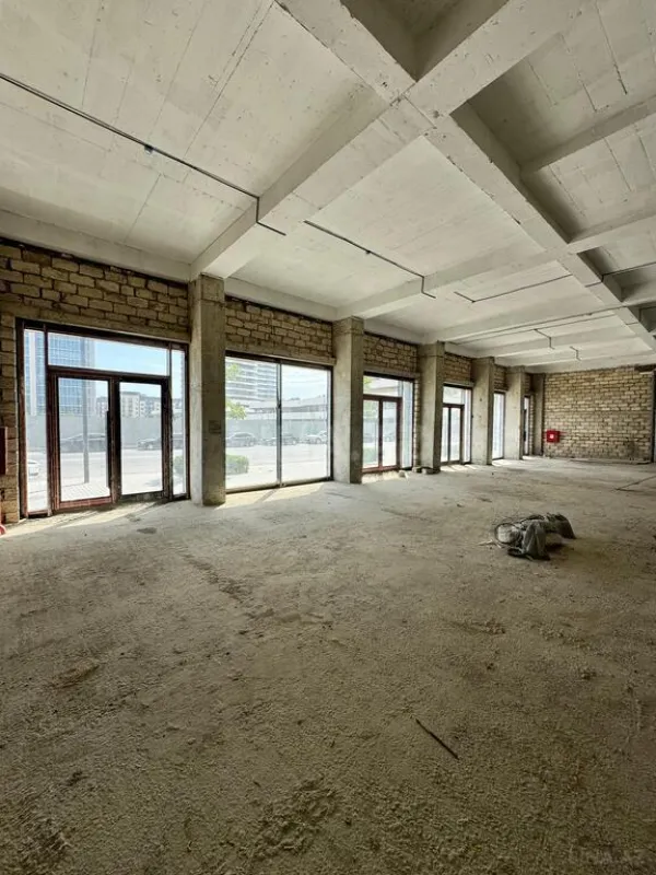 Kirayə verilir obyekt 365 m²