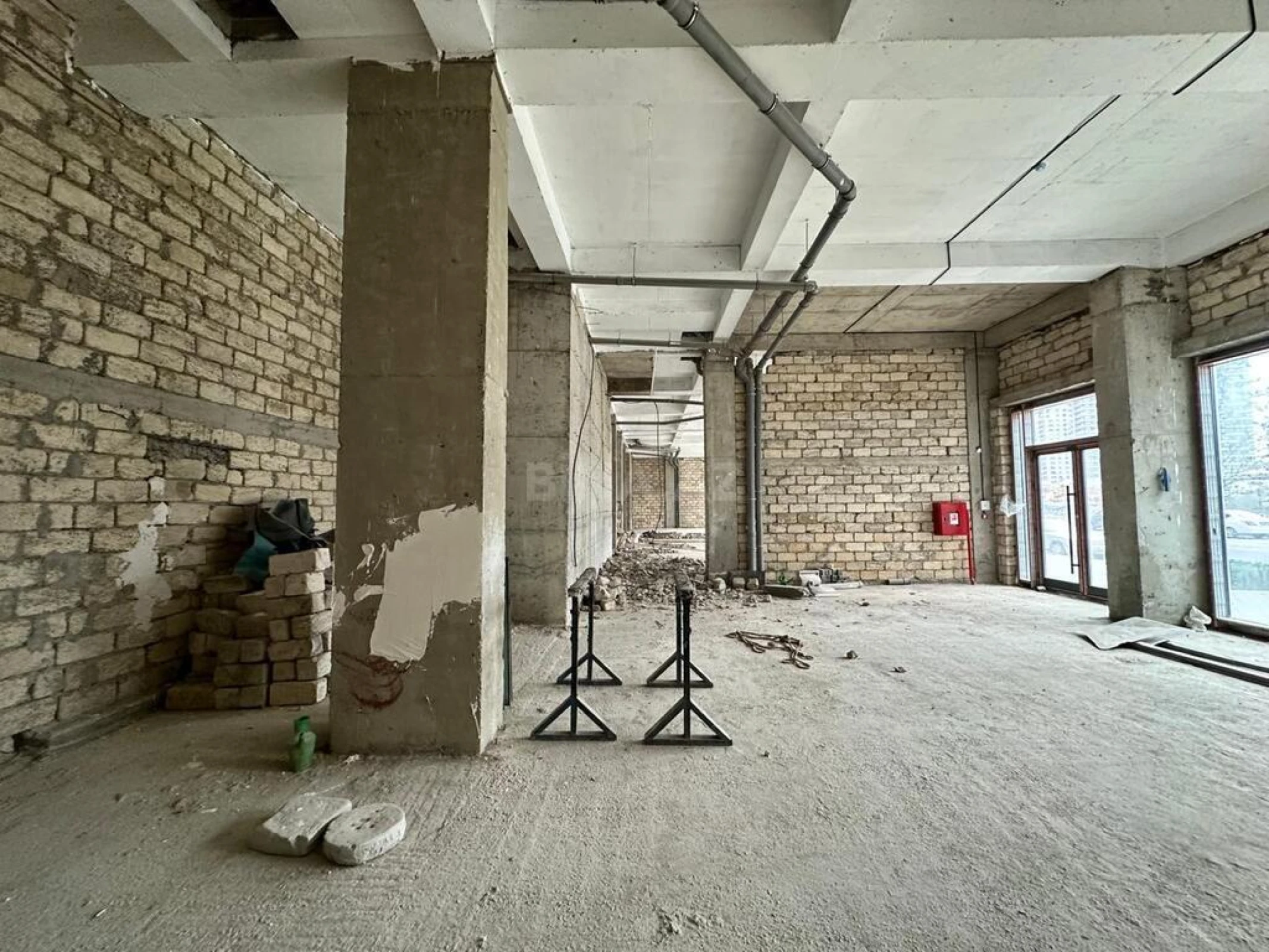 Kirayə verilir obyekt 365 m²