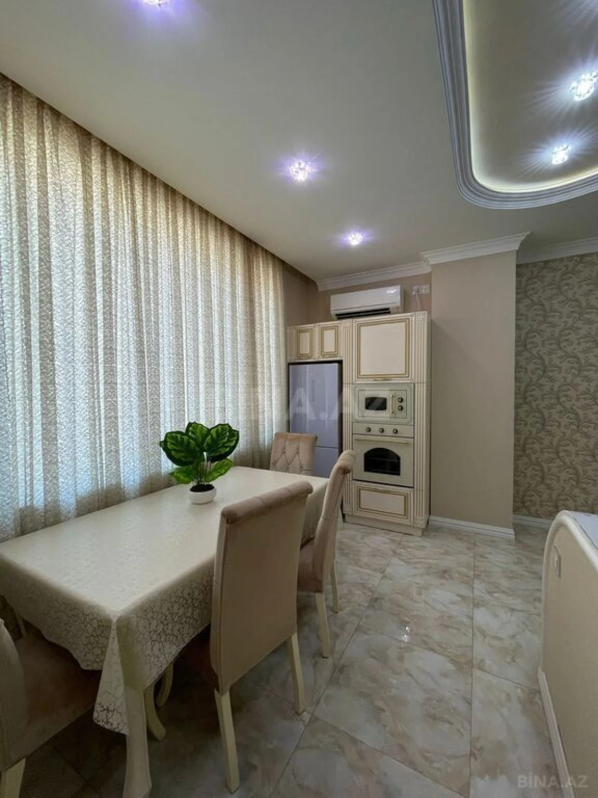 Kirayə verilir 4 otaqlı mənzil 160 m²