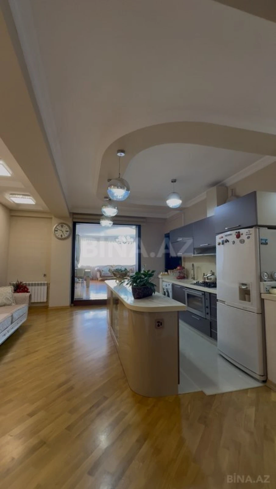 Satılır 4 otaqlı mənzil 217 m²