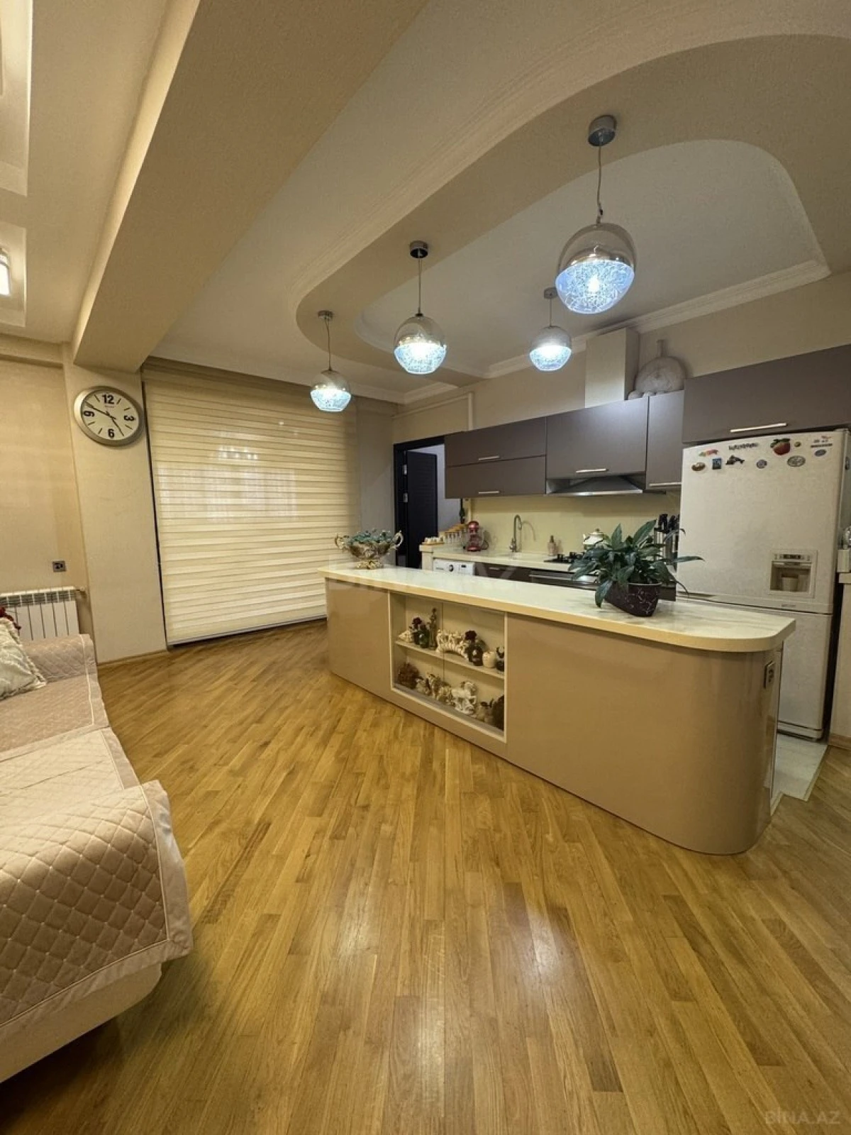 Satılır 4 otaqlı mənzil 217 m²