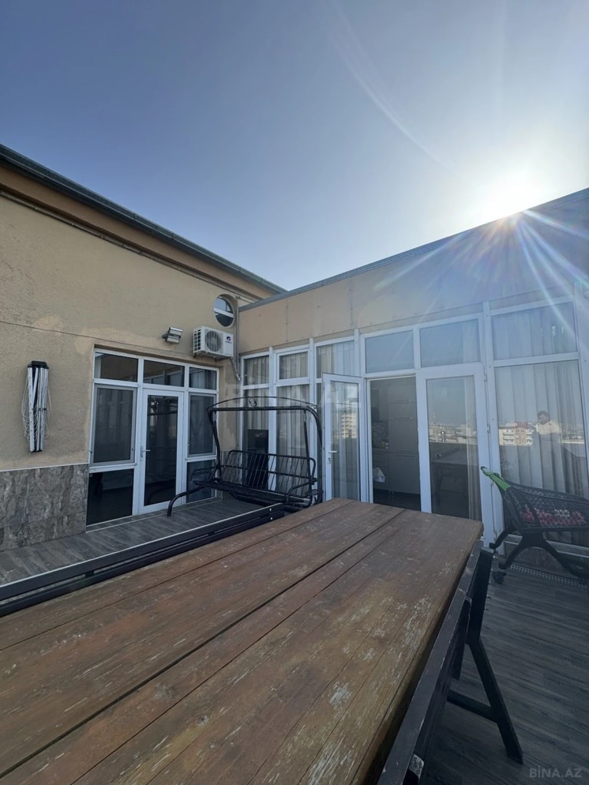 Satılır 4 otaqlı mənzil 217 m²