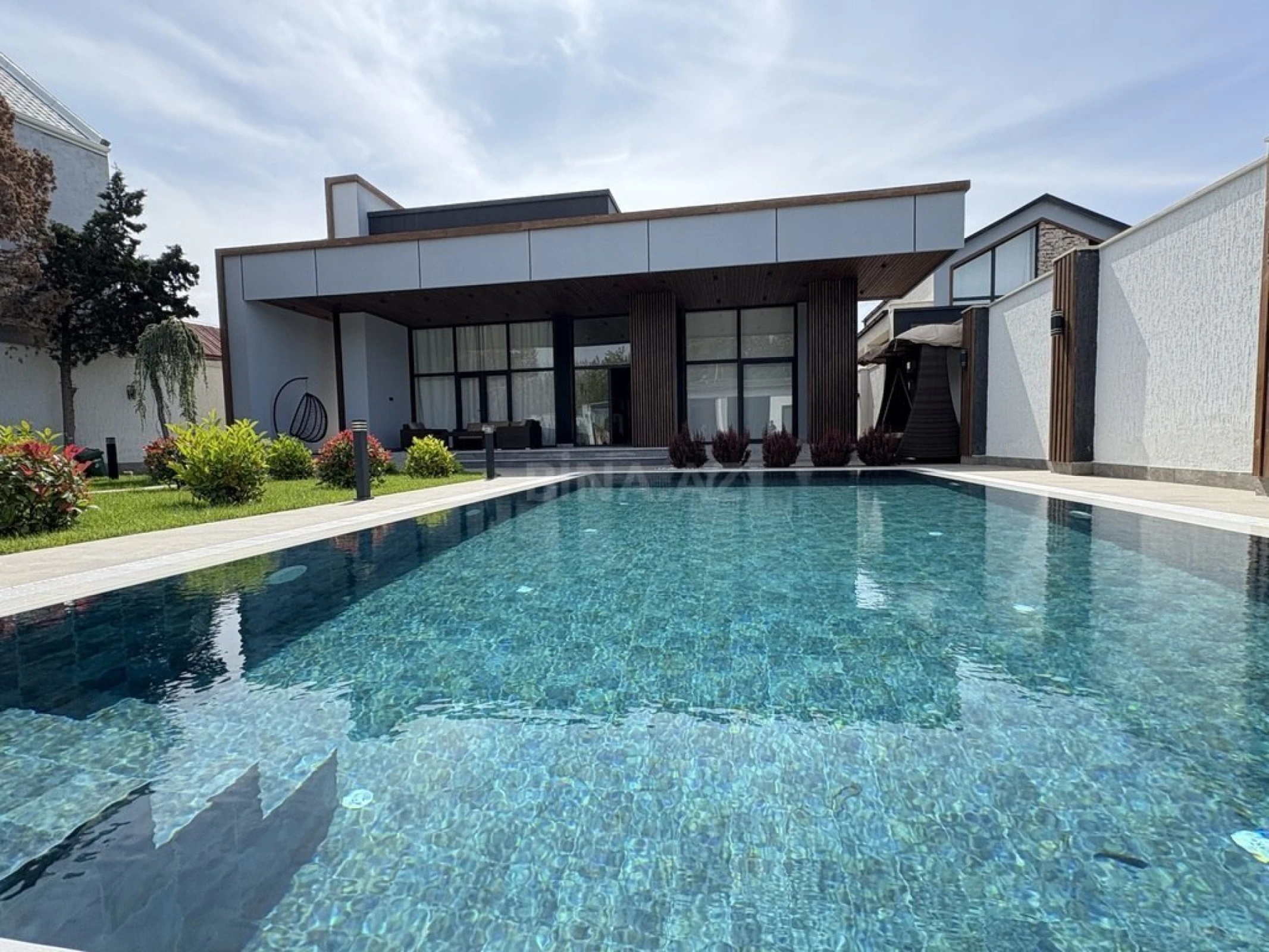 Kirayə verilir 5 otaqlı həyət evi 320 m²