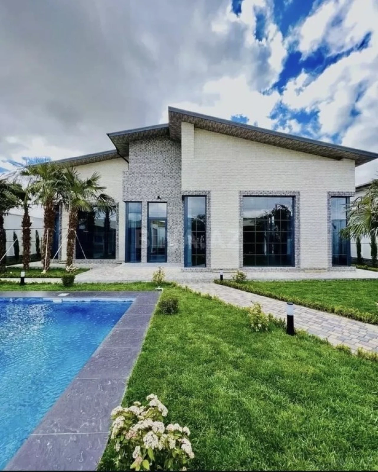 Kirayə verilir 4 otaqlı həyət evi 260 m²