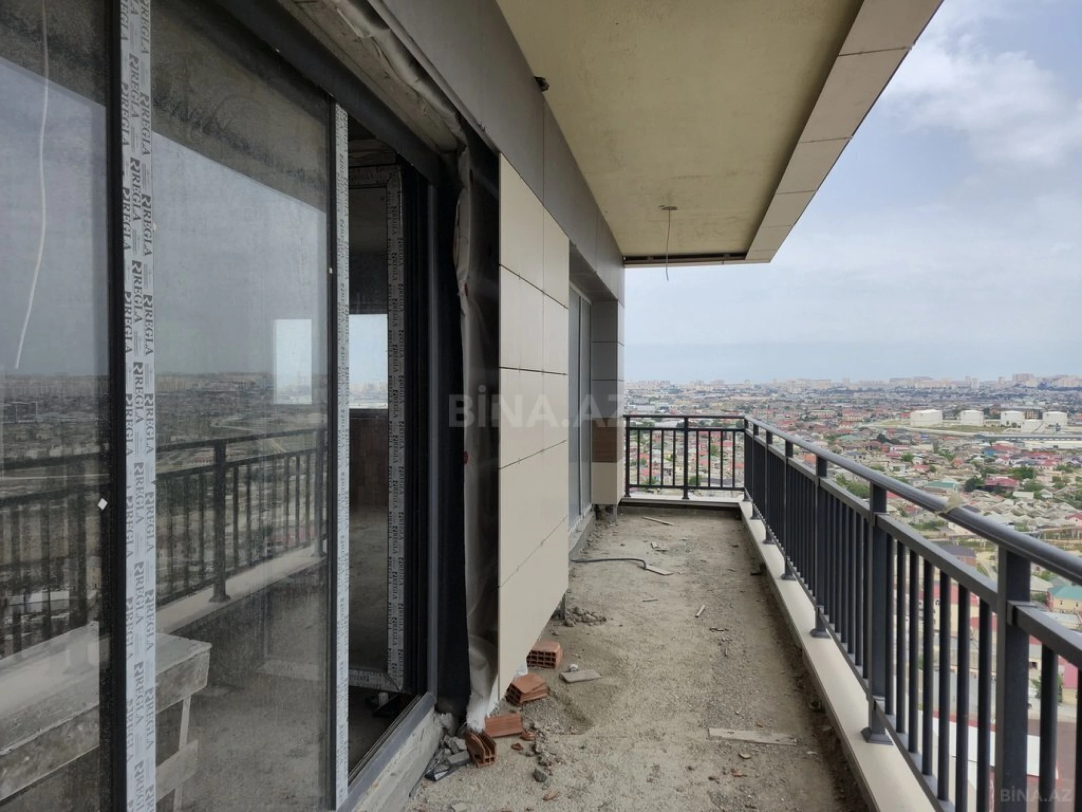 Satılır 3 otaqlı mənzil 157 m²