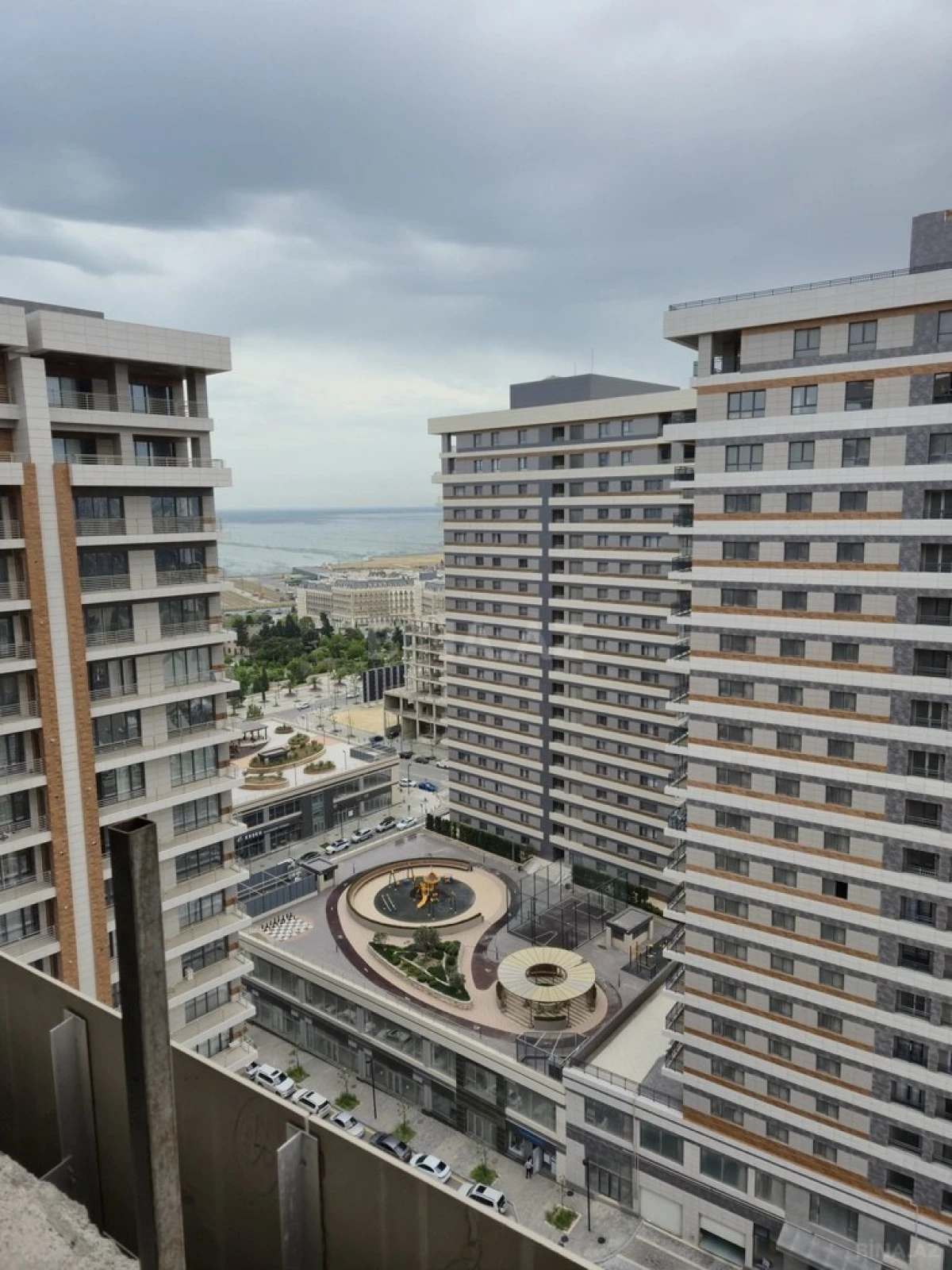 Satılır 3 otaqlı mənzil 157 m²