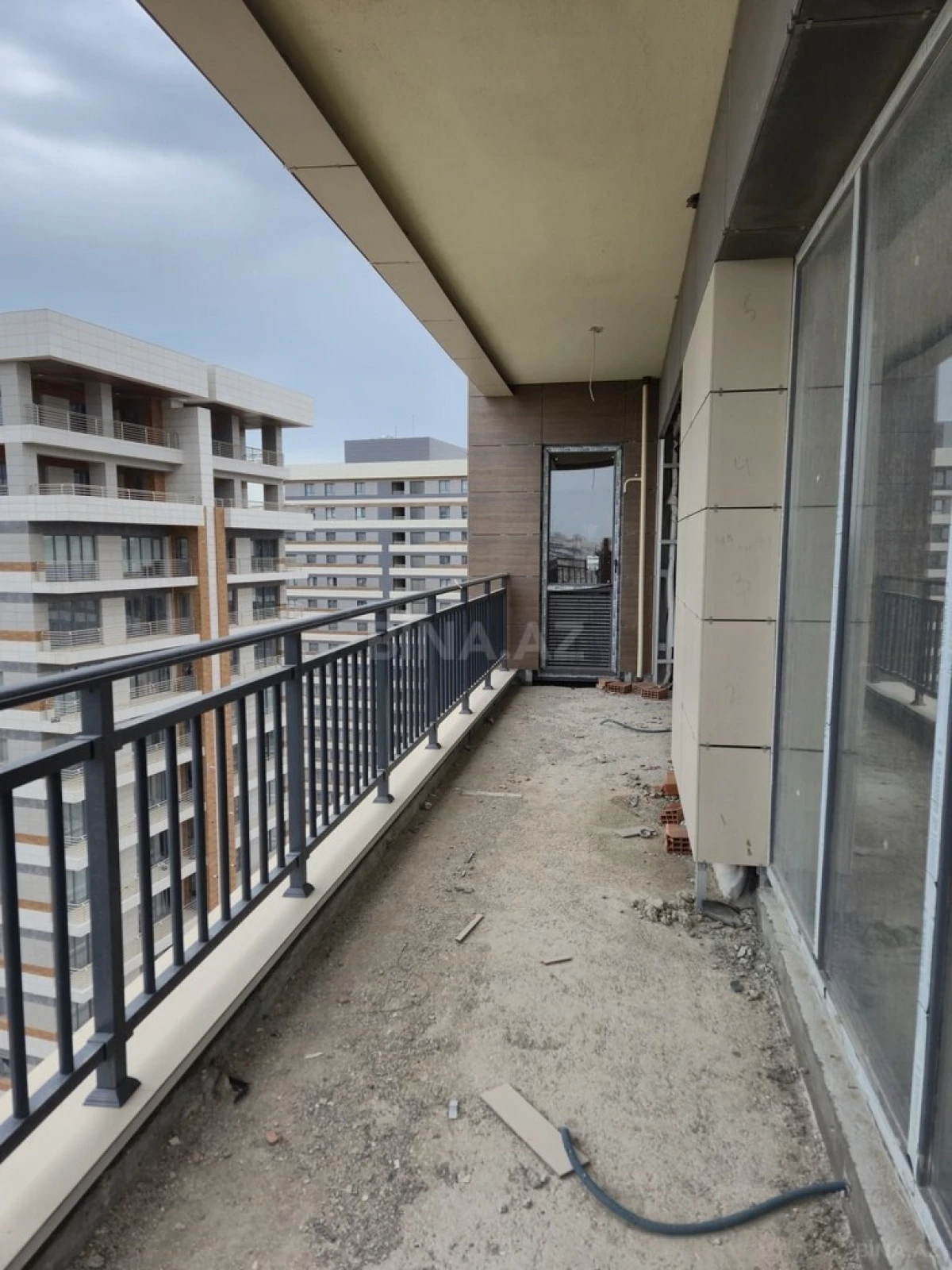 Satılır 3 otaqlı mənzil 157 m²
