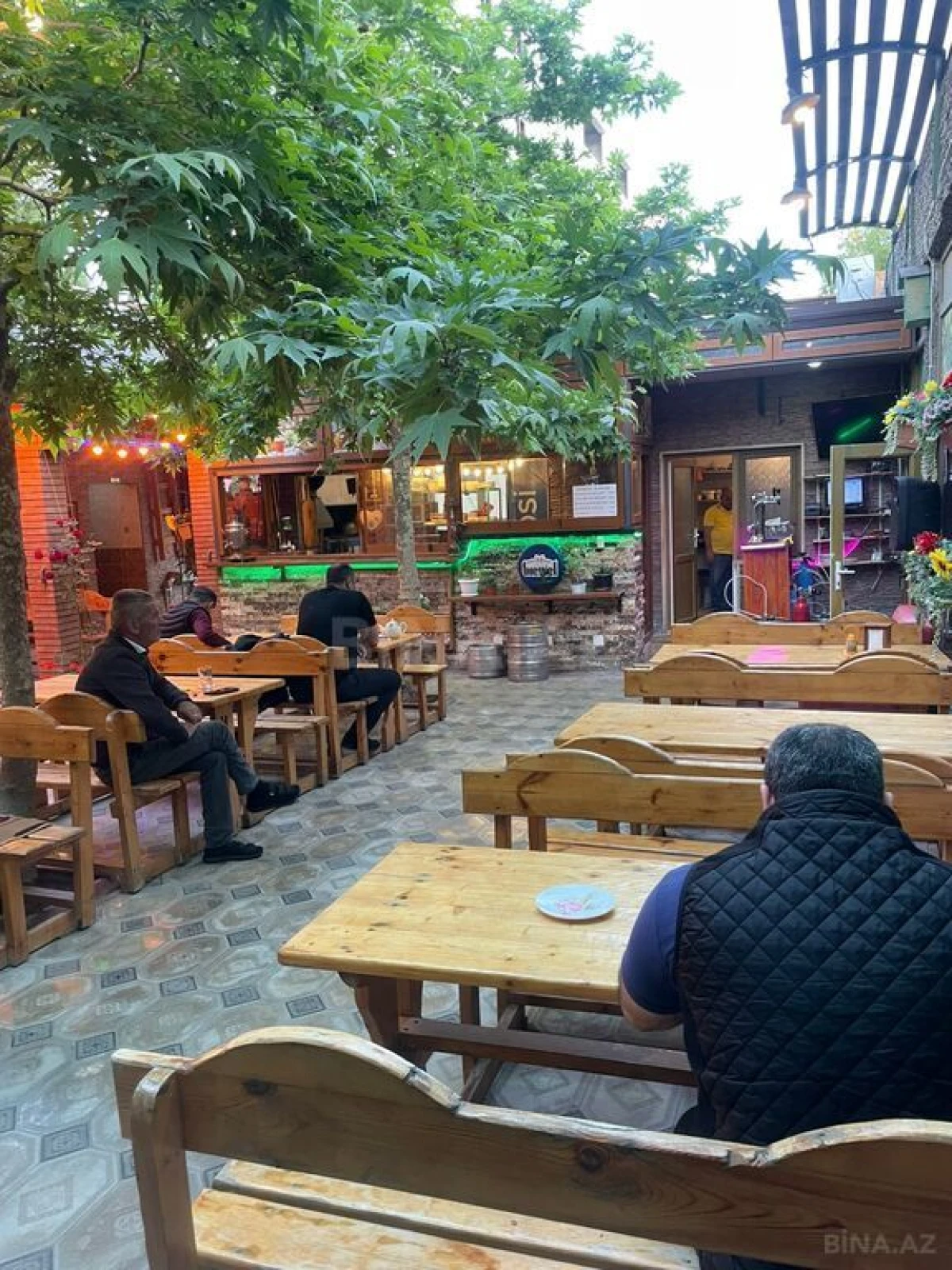 Satılır obyekt 400 m²