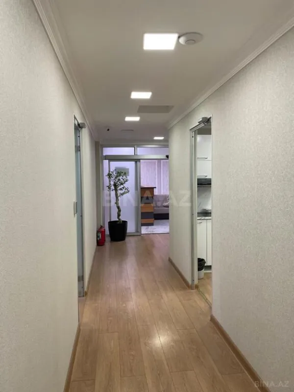 Satılır 10 otaqlı ofis 250 m²