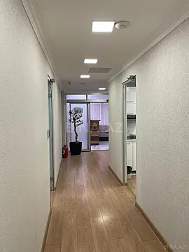 Satılır 10 otaqlı ofis 250 m²