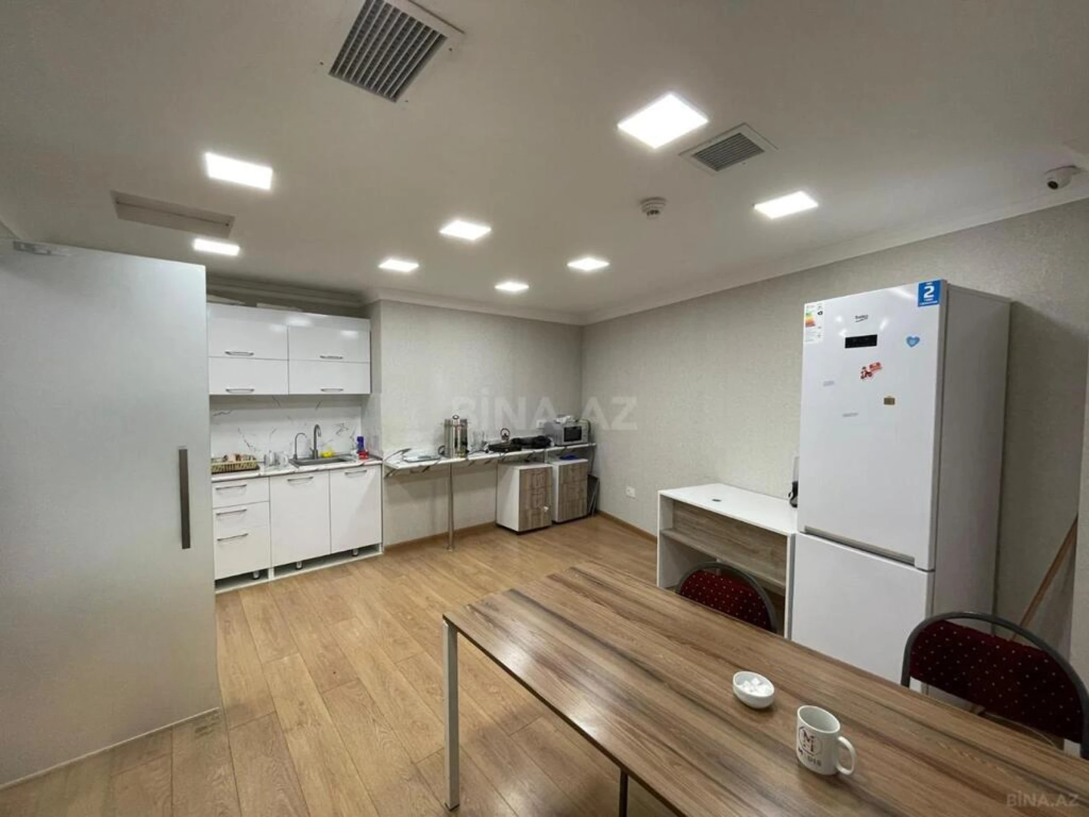 Satılır 10 otaqlı ofis 250 m²