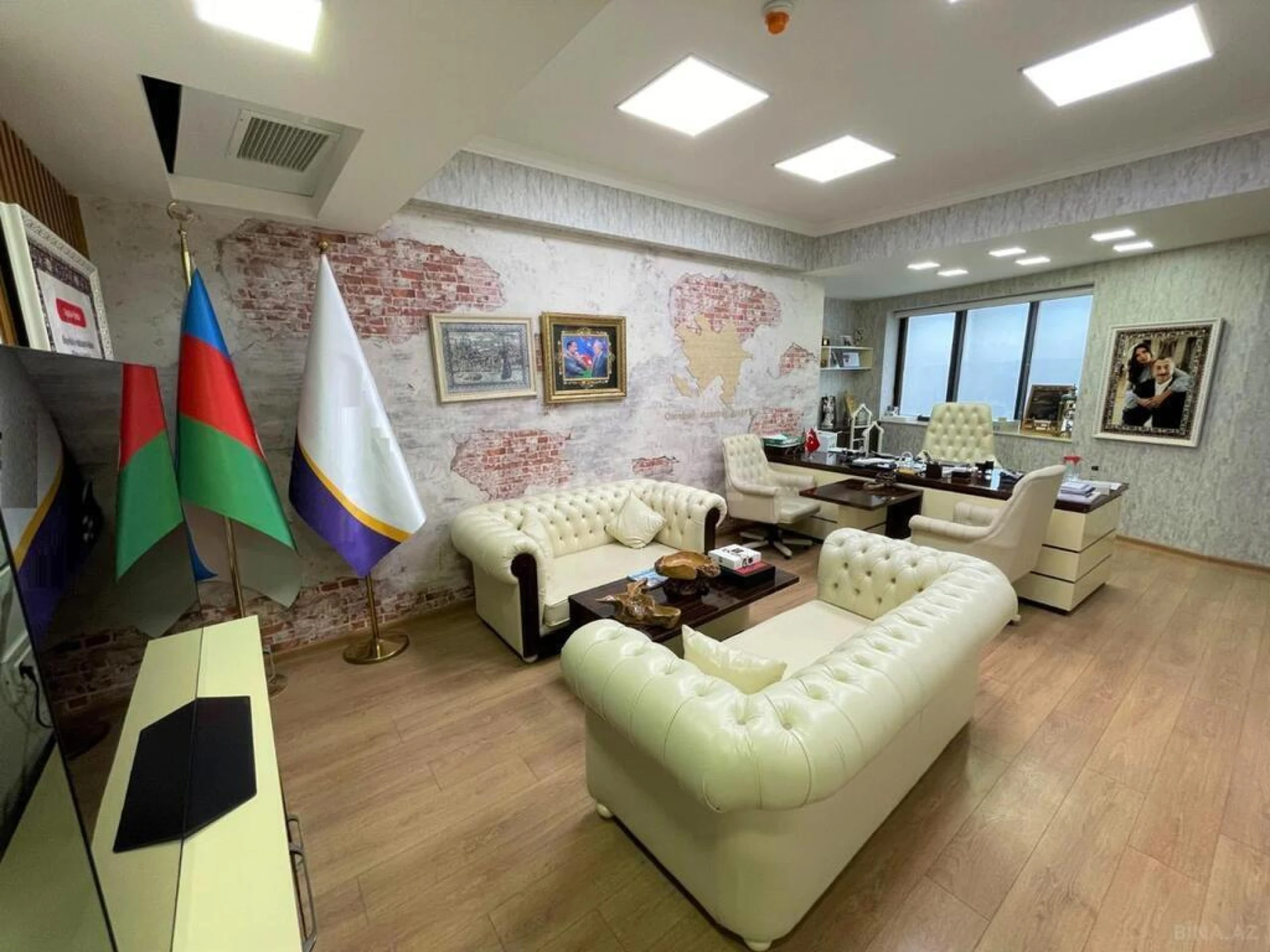 Satılır 10 otaqlı ofis 250 m²