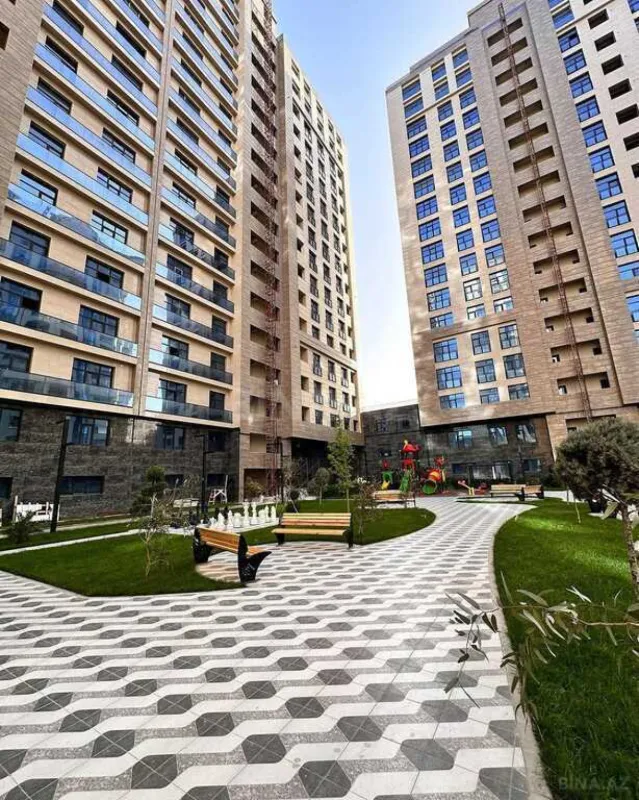 Satılır 4 otaqlı mənzil 197 m²
