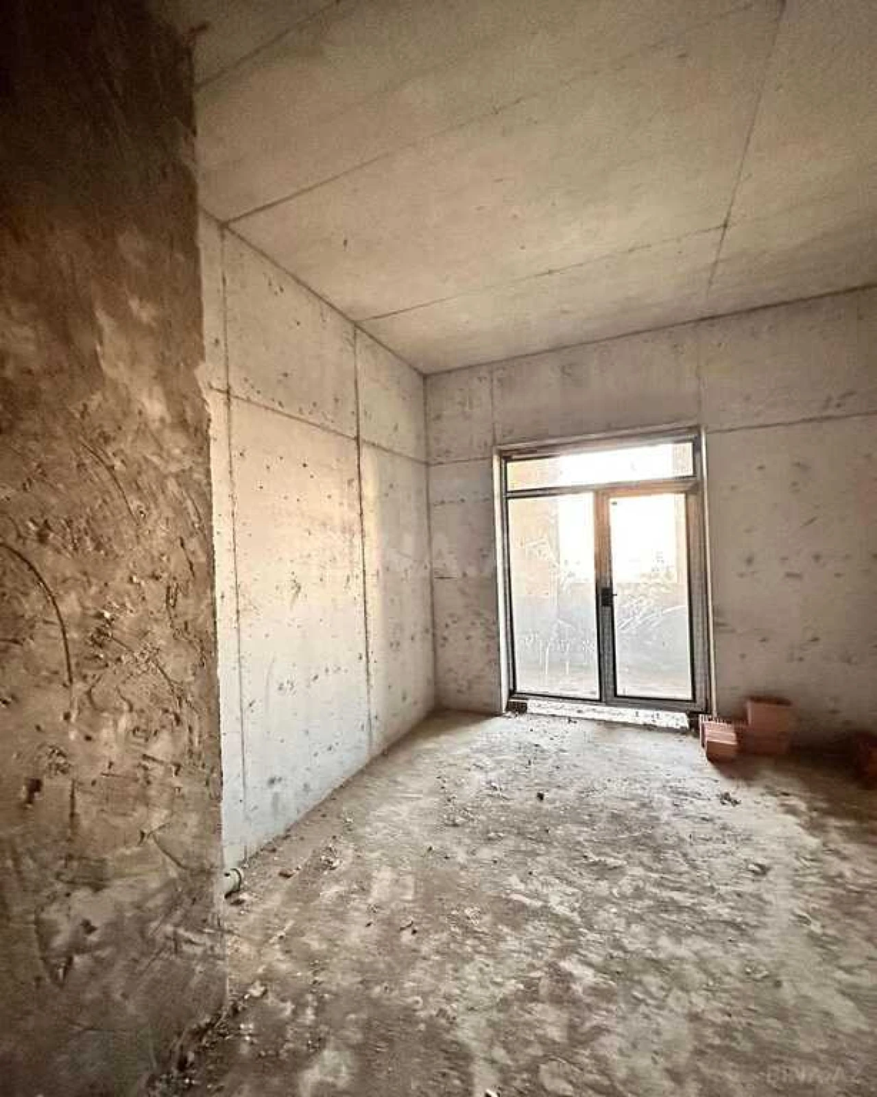 Satılır 4 otaqlı mənzil 197 m²