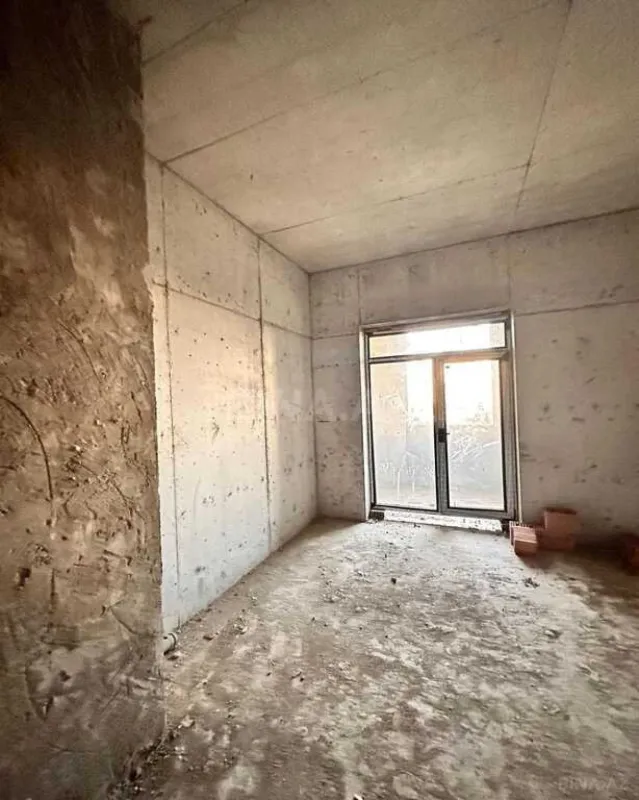 Satılır 4 otaqlı mənzil 197 m²