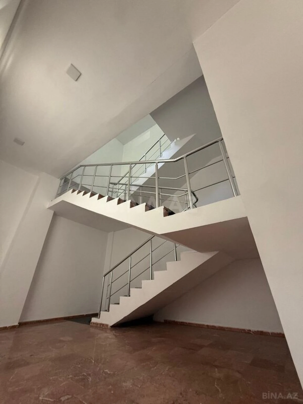 Satılır obyekt 1330 m²