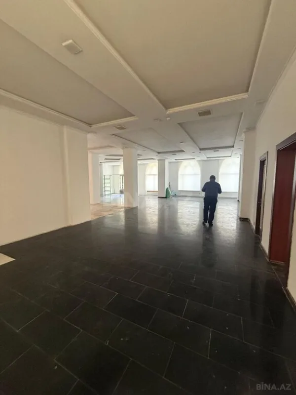 Satılır obyekt 1330 m²