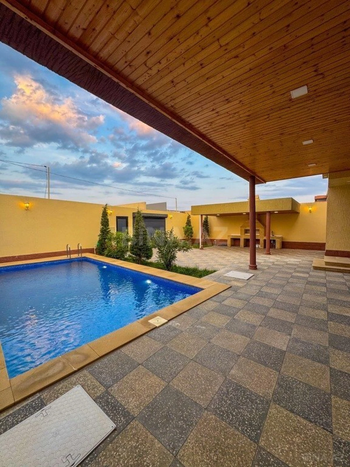 Satılır 4 otaqlı həyət evi 170 m²