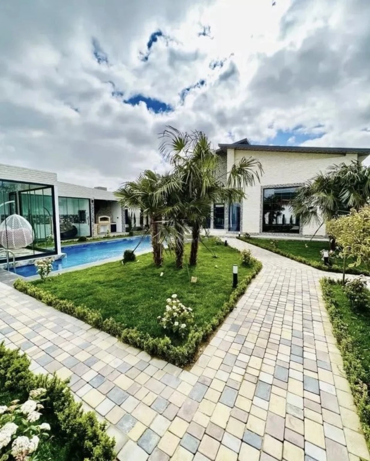 Kirayə verilir 4 otaqlı həyət evi 240 m²